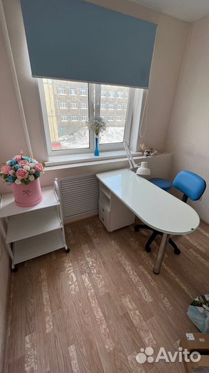 Столь под маникюр