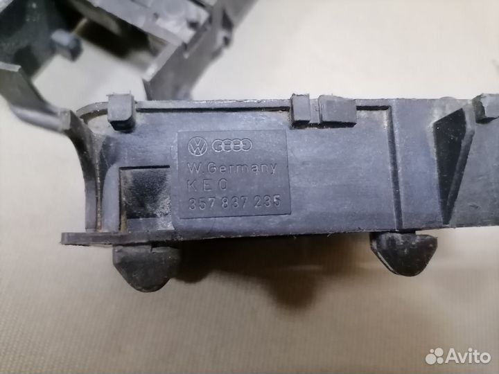 Кронштейн ручки VW Passat (B3) 1988-1993