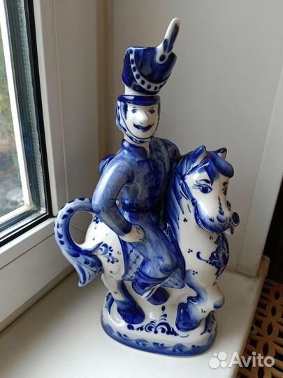 Статуэтка-бутылка сувенирная