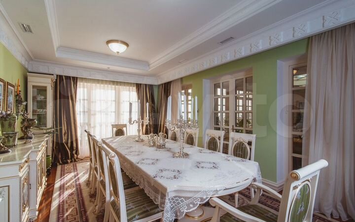 Дом 1331 м² на участке 17,4 сот.