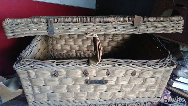 Древний плетенный сундук