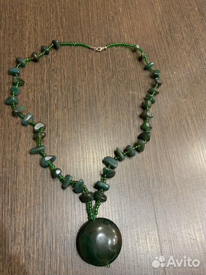 Ожерелье индийское из зеленого камня