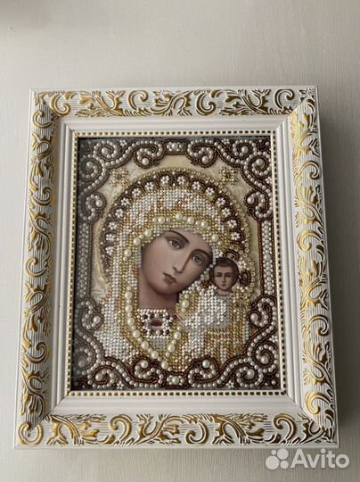 Икона Казанской Божьей матери выполнена бисером