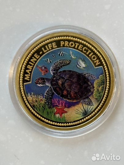 Золотая монета Палау Морская серепаха Цветная