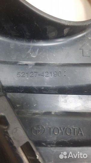 Решетка в бампер правая Toyota RAV4