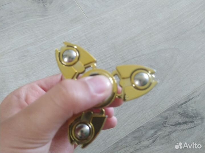 Спиннер пластиковый с позолоченным покрытием