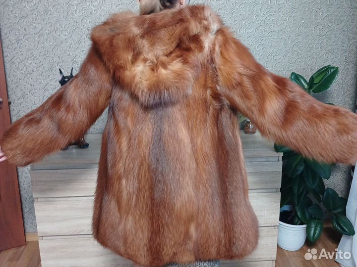 Лисья шуба с капюшоном