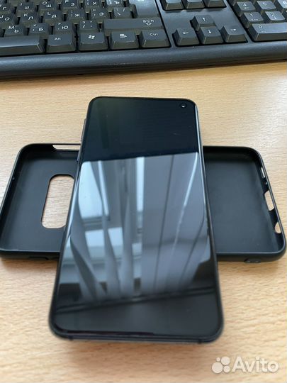 Samsung Galaxy S10e, 6/128 ГБ