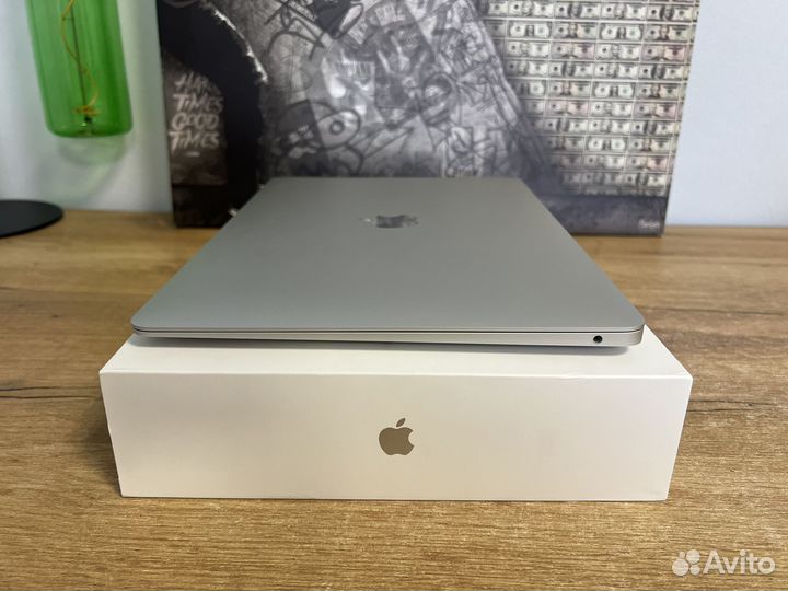 Macbook Air 13 2020 M1 (30 циклов) как новый