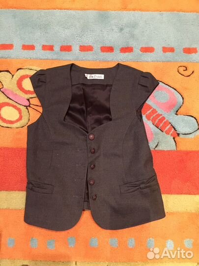 Жилет школьный для девочки б/у