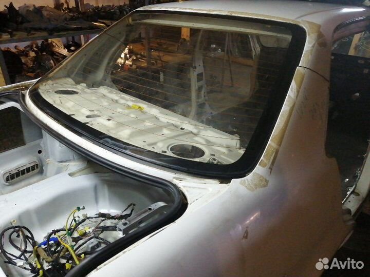 Стекло кузова заднее Toyota Corolla AE110 5A-FE