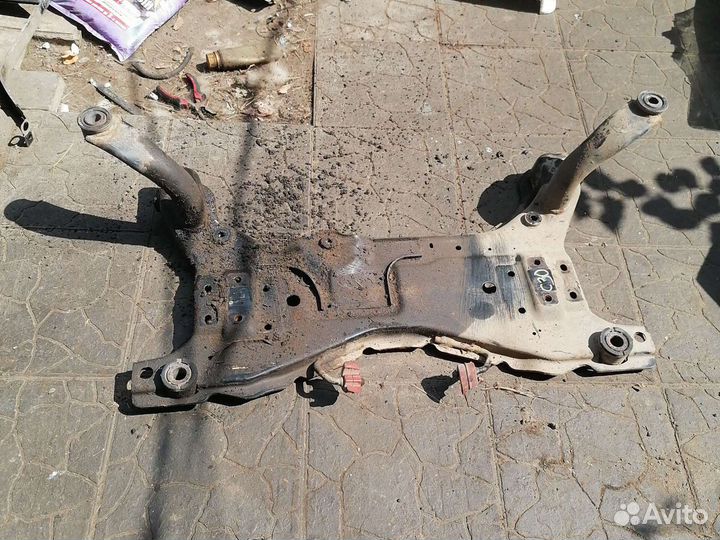 Вольво C30 балка передней подвески