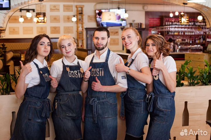 Официант в отель шведская линия