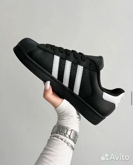 Adidas superstar black