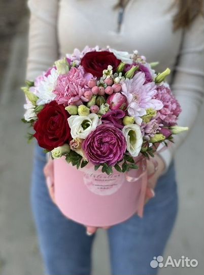 Цветы в шляпной коробке