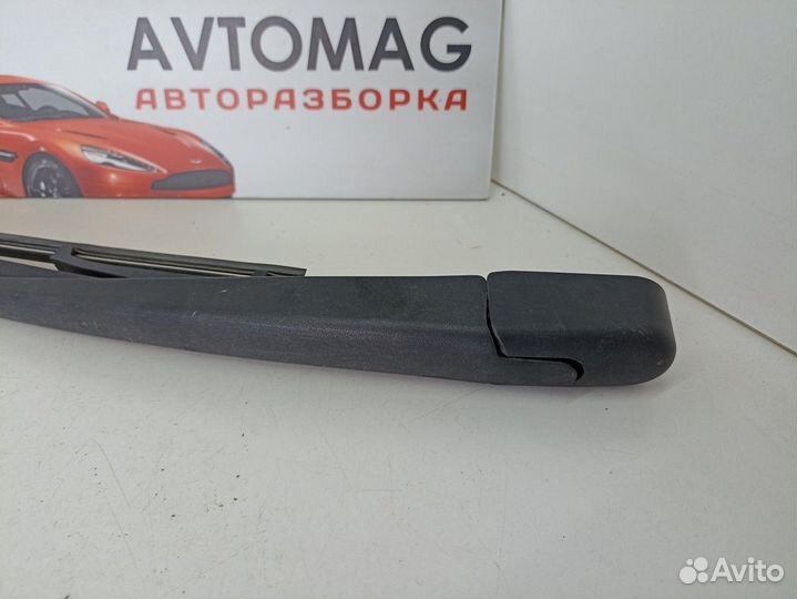 Поводок стеклоочистителя задний (хэтчбек)