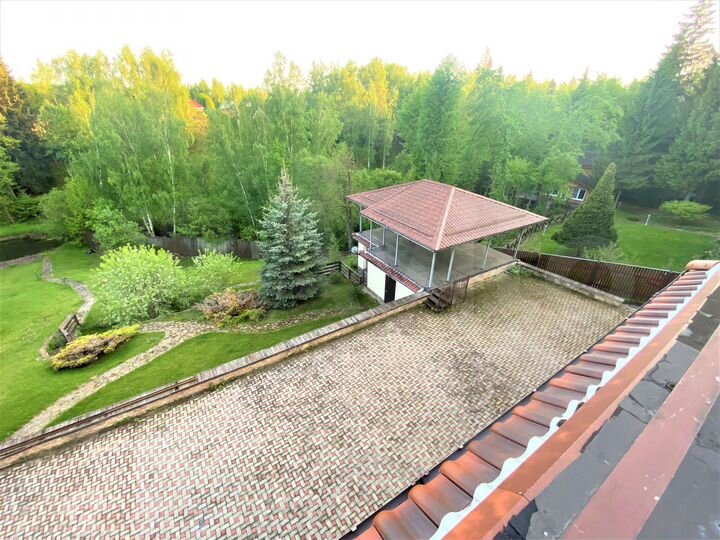 Коттедж 300 м² на участке 25 сот.