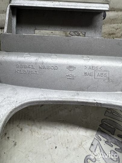 Консоль кпп Nissan Avenir