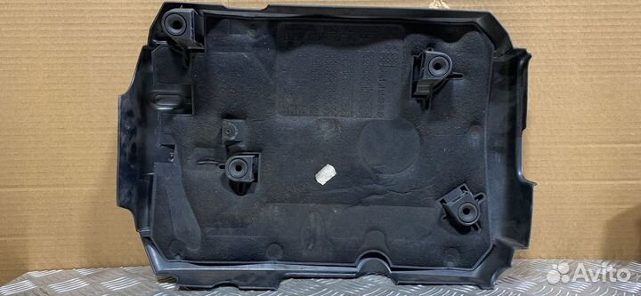 Декоративная крышка двигателя Volkswagen Tiguan 2