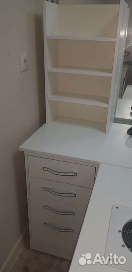 Маникюрный стол складной