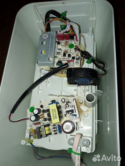 Увлажнитель воздуха нерабочий Electrolux EHU-1010