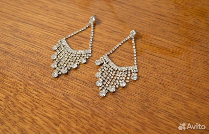 Висячие серьги со стразами