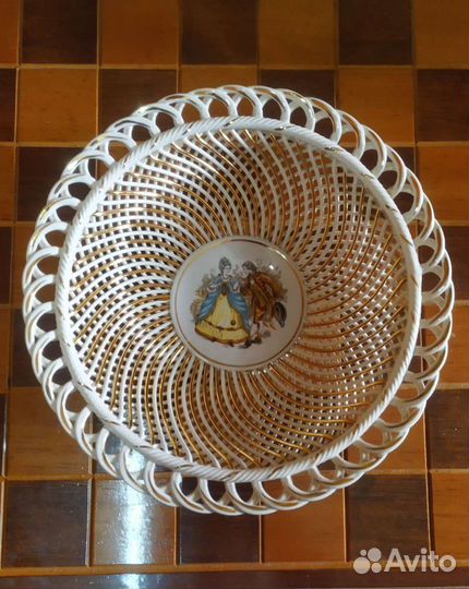 Тарелка прорезной фарфор