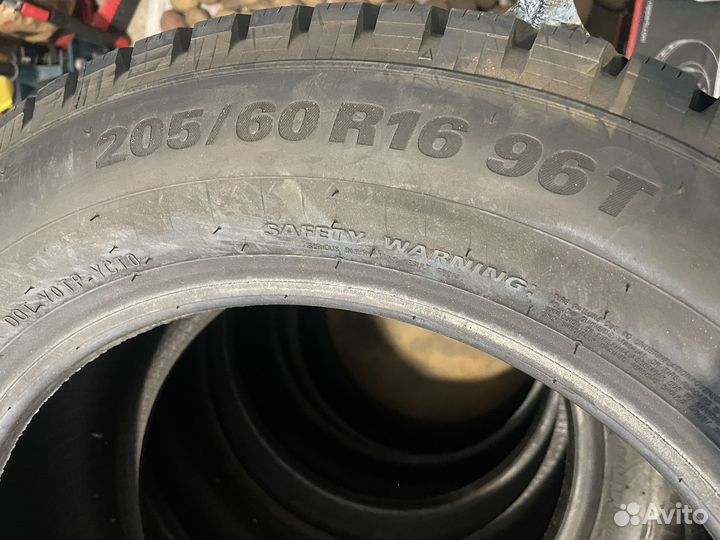 Kumho WinterCraft Ice WI31 205/60 R16 96T