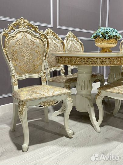 Стол и стулья