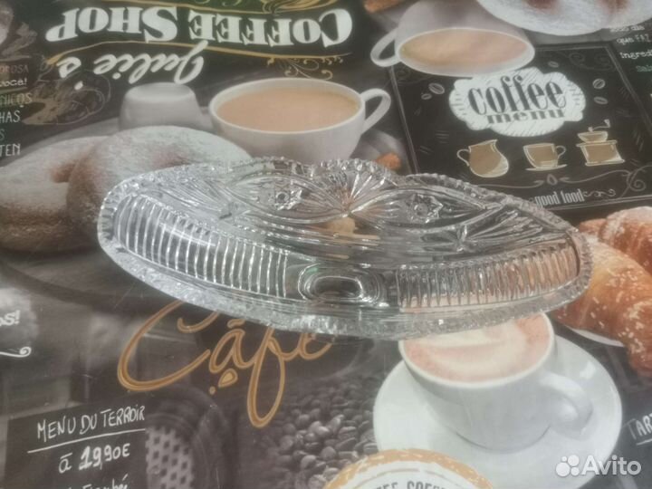 Ваза для конфет на ножке