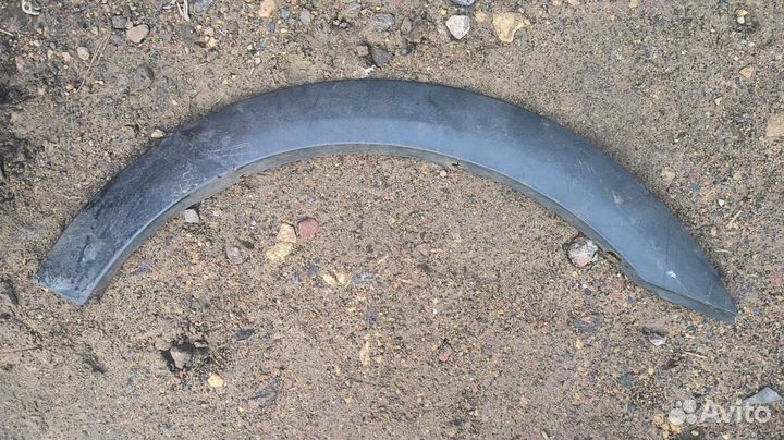 Накладка заднего левого крыла Golf 3 1H0853817A