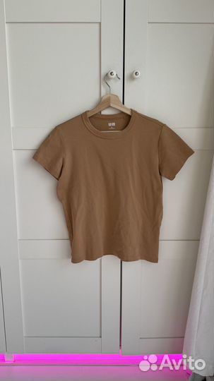 Бежевая футболка Uniqlo