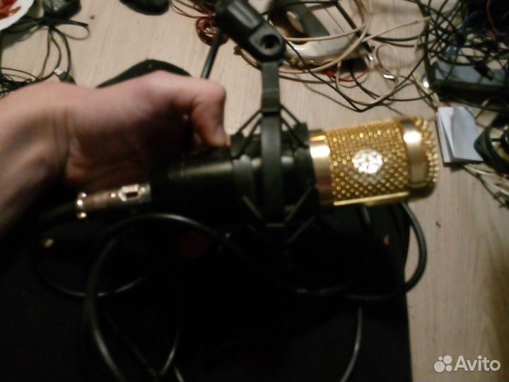 Студийный микрофон