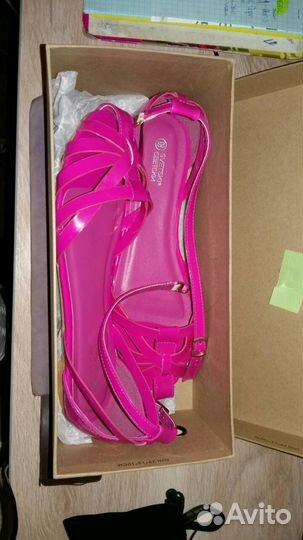 Туфли открытые натуральная кожа Новые. 38-39р