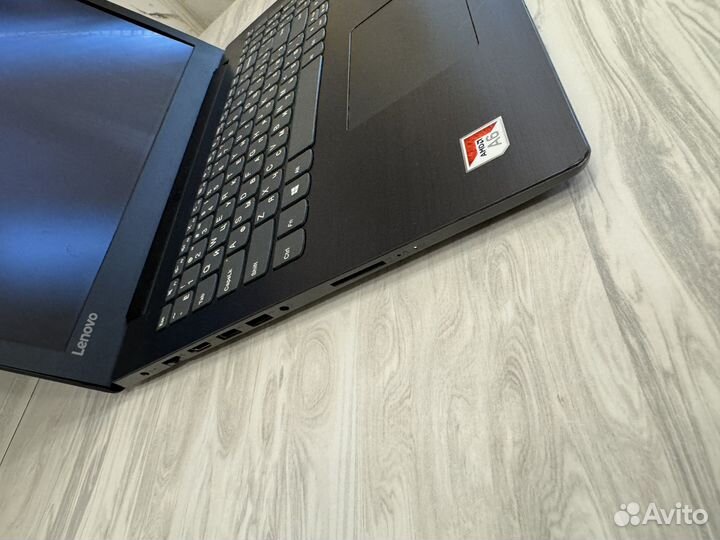 Ноутбук Lenovo