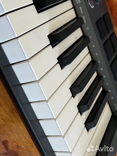 Midi контроллер M-Audio Axiom 25