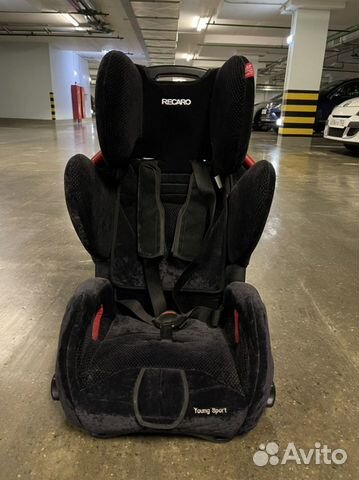 Кресло в автомобиль recaro