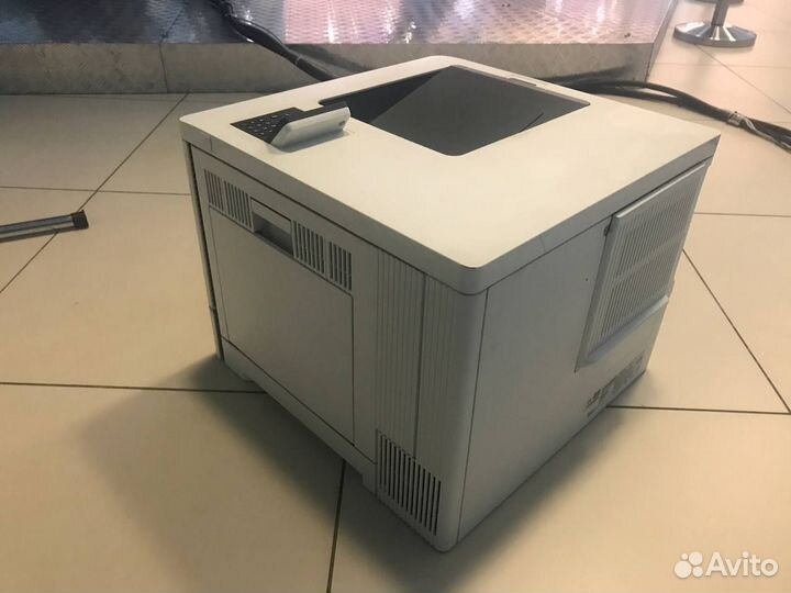 Принтер HP Color LaserJet Enterprise M553