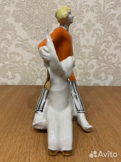 Фарфоровая статуэтка «Иванушка на коньке-горбунке»
