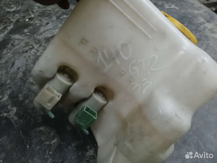 Бачек омывателя Nissan Gt-r 33-34