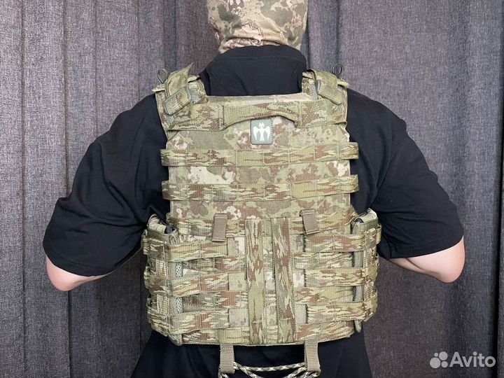 Бронежилет с подсумками