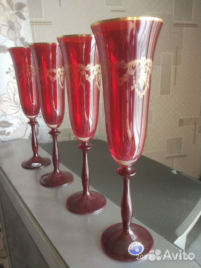 Фужеры и стаканы из цветного стекла