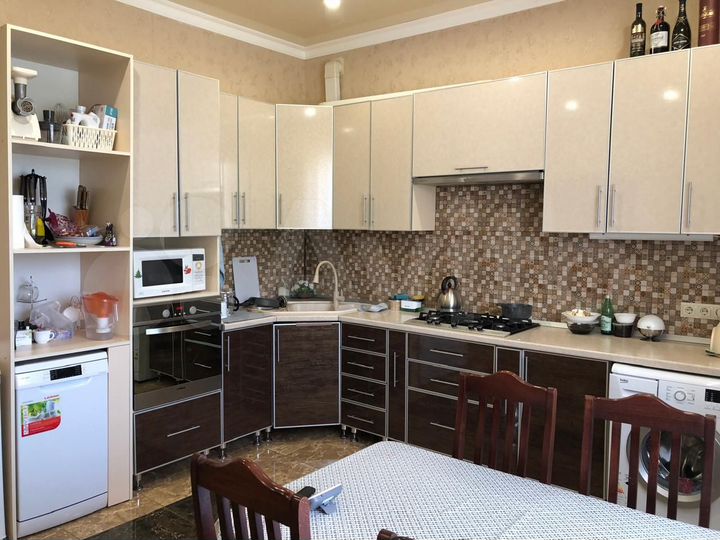 Дом 181 м² на участке 6 сот.