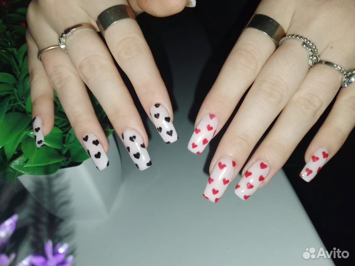 Модель на маникюр