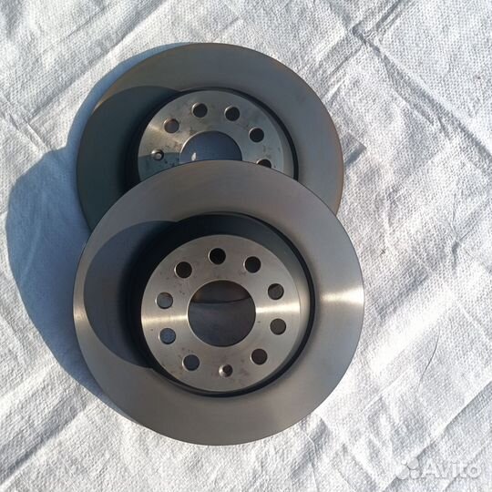 Диски тормозные задние Audi A3 Passat Tiguan