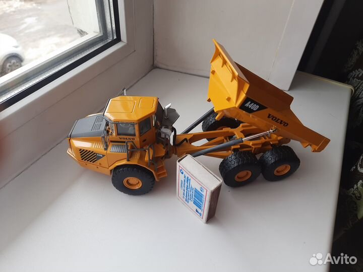 Масштабная модель автосамосвала Volvo A40D
