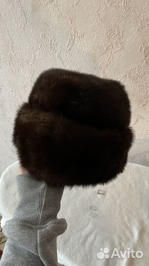 Женские меховые шапки