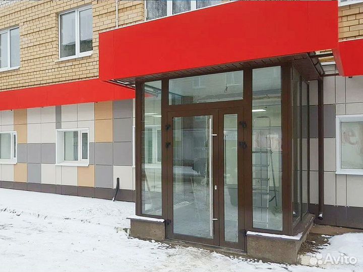 Тамбурная дверь. Входная группа