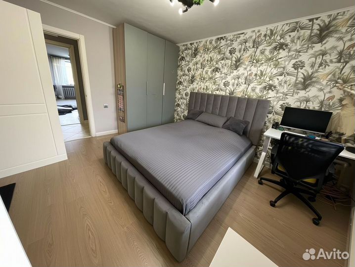 Двуспальные кровати с бельевыми ящиками