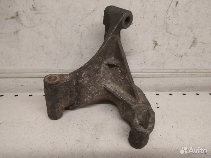 Кронштейн насоса гур VW Golf3 Passat B3 B4